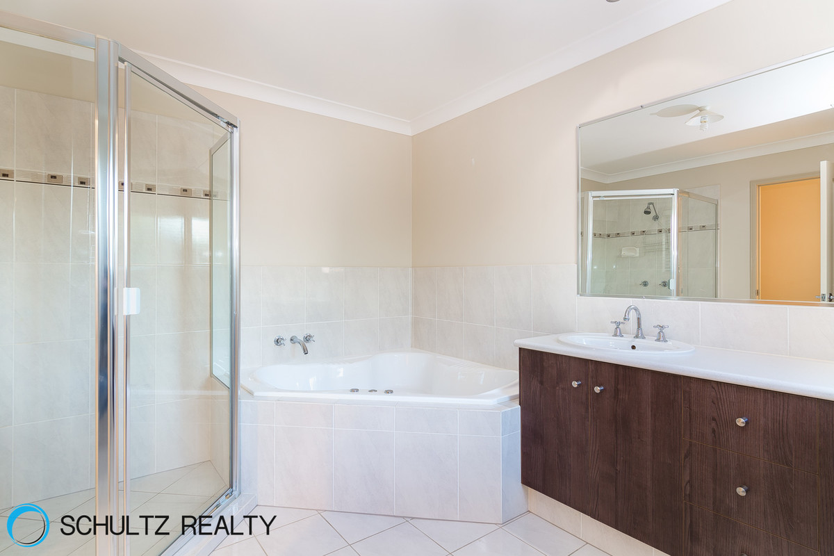 9 Riverbreeze Court,Windaroo,Australia 4207,4 Bedrooms Bedrooms,2 BathroomsBathrooms,House,Riverbreeze Court,1046