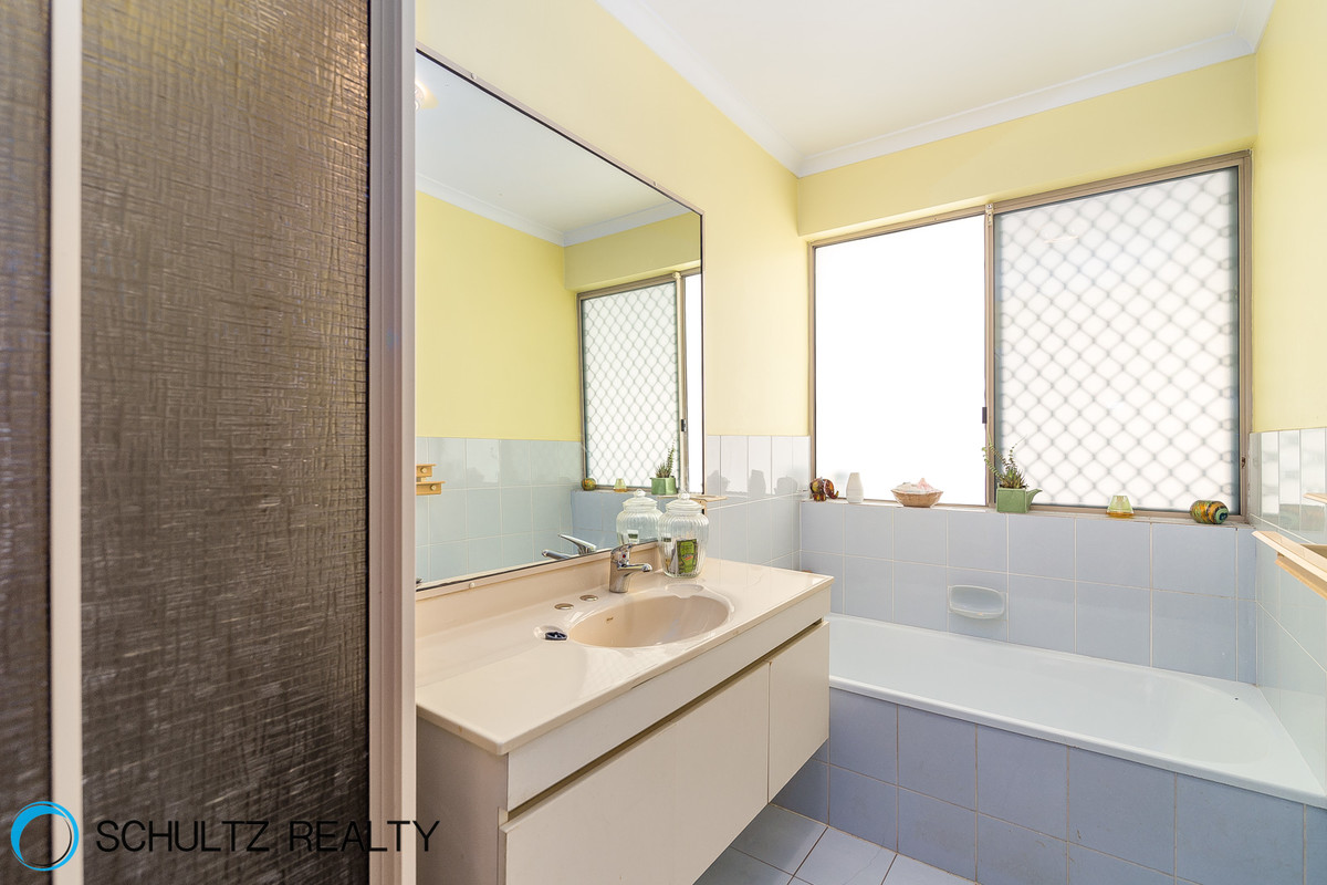 53 Mount Warren Boulevard,Mount Warren Park,Australia 4207,4 Bedrooms Bedrooms,2 BathroomsBathrooms,House,Mount Warren Boulevard,1047