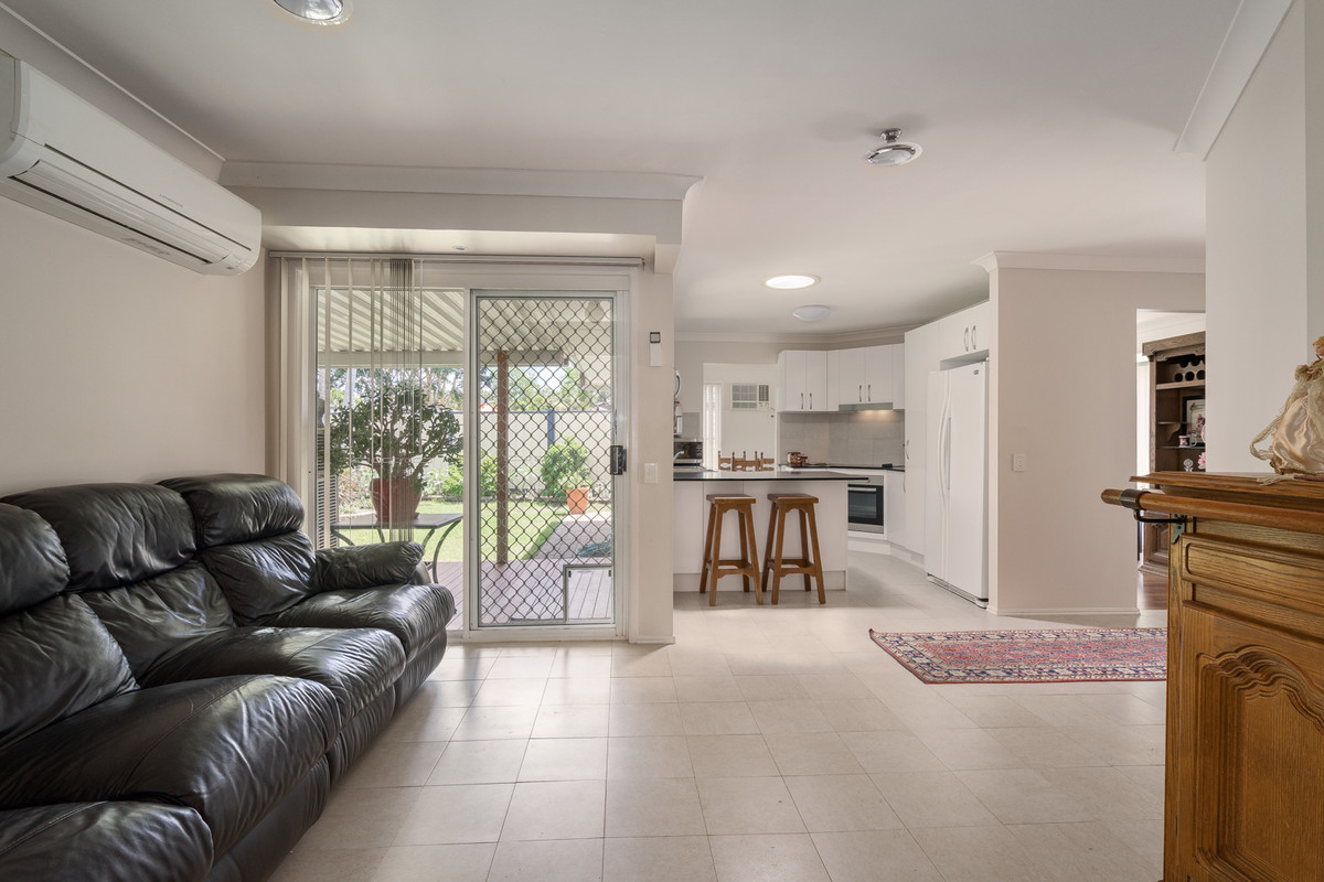 7 Allenby Crescent,Windaroo,Australia 4207,4 Bedrooms Bedrooms,2 BathroomsBathrooms,House,Allenby Crescent,1071