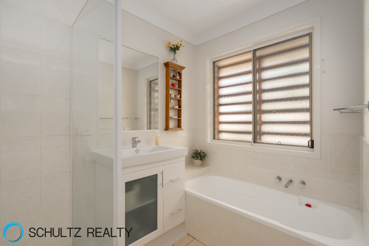 8 Hendrix Street, Windaroo, Australia 4207, 3 Bedrooms Bedrooms, ,2 BathroomsBathrooms,House,Sold,Hendrix Street,1094