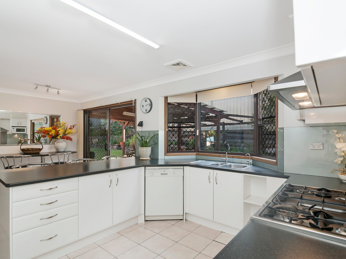 11 Shields Street,Mount Warren Park,Australia 4207,4 Bedrooms Bedrooms,3 BathroomsBathrooms,House,Shields Street,1096