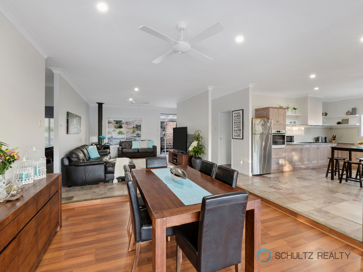 5 Magenta Court, Mount Warren Park, Australia 4207, 3 Bedrooms Bedrooms, ,2 BathroomsBathrooms,House,Sold,Magenta Court,1113