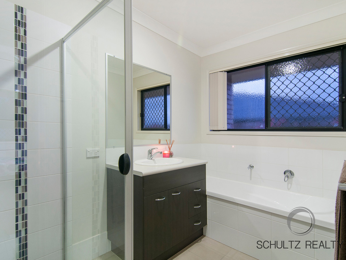 1 Dunraven Drive, Pimpama, Australia 4209, 4 Bedrooms Bedrooms, ,2 BathroomsBathrooms,House,Sold,Dunraven Drive,1116