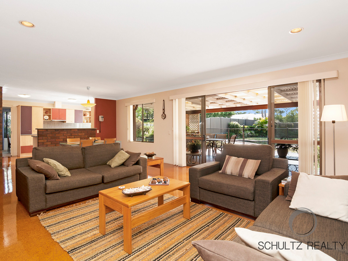 19 Winderadeen Drive, Highland Park, Australia 4211, 4 Bedrooms Bedrooms, ,2 BathroomsBathrooms,House,Sold,Winderadeen Drive,1121