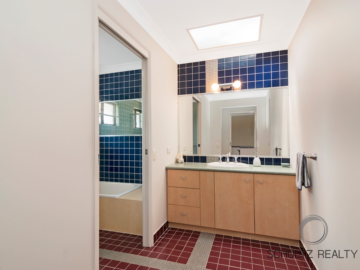 19 Winderadeen Drive, Highland Park, Australia 4211, 4 Bedrooms Bedrooms, ,2 BathroomsBathrooms,House,Sold,Winderadeen Drive,1121