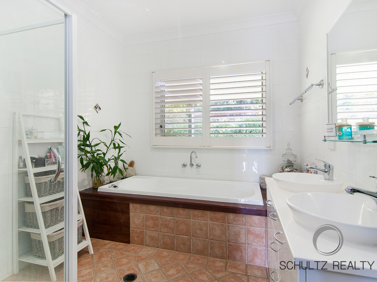 13 Rae Court, Mount Warren Park, Australia 4207, 5 Bedrooms Bedrooms, ,3 BathroomsBathrooms,House,Sold,Rae Court,1146