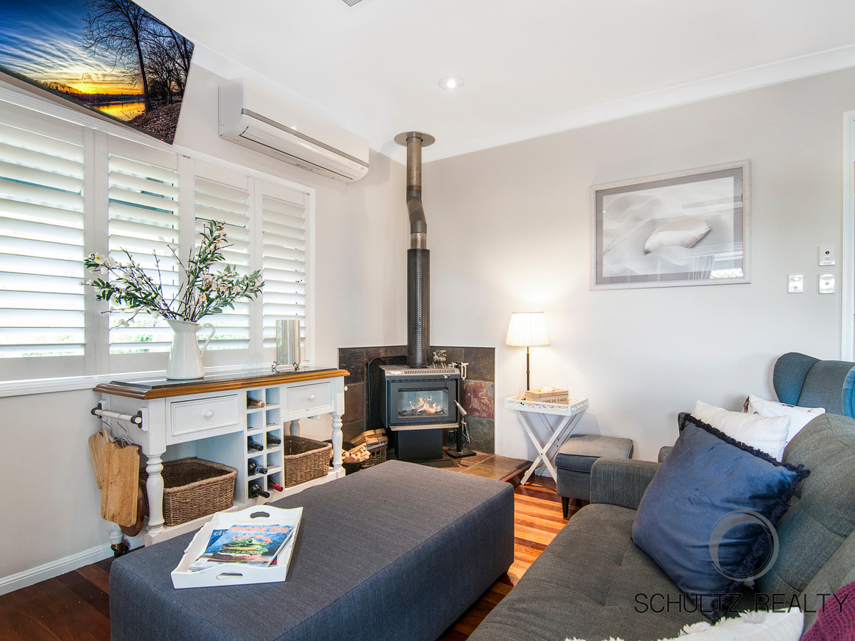 13 Rae Court, Mount Warren Park, Australia 4207, 5 Bedrooms Bedrooms, ,3 BathroomsBathrooms,House,Sold,Rae Court,1146