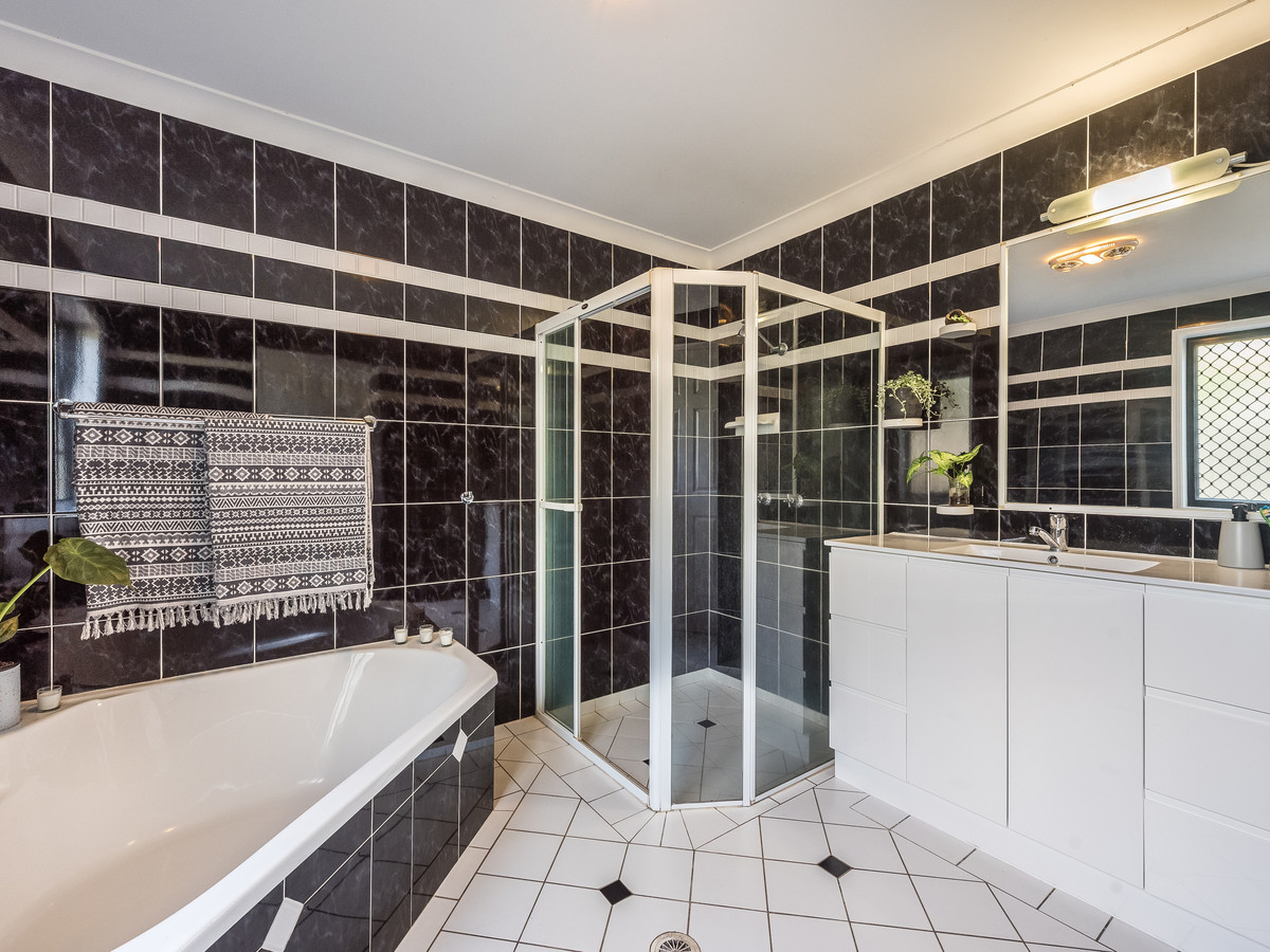 4 Albert Valley Drive, Bahrs Scrub, Australia 4207, 4 Bedrooms Bedrooms, ,2 BathroomsBathrooms,House,Sold,Albert Valley Drive,1147