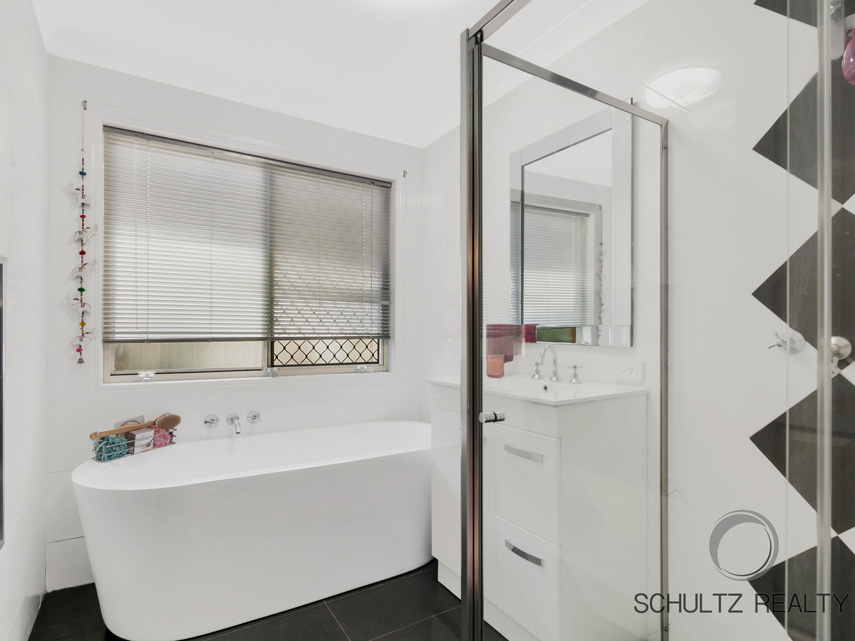 28 Holly Crescent, Windaroo, Australia 4207, 4 Bedrooms Bedrooms, ,2 BathroomsBathrooms,House,For sale,Holly Crescent,1159