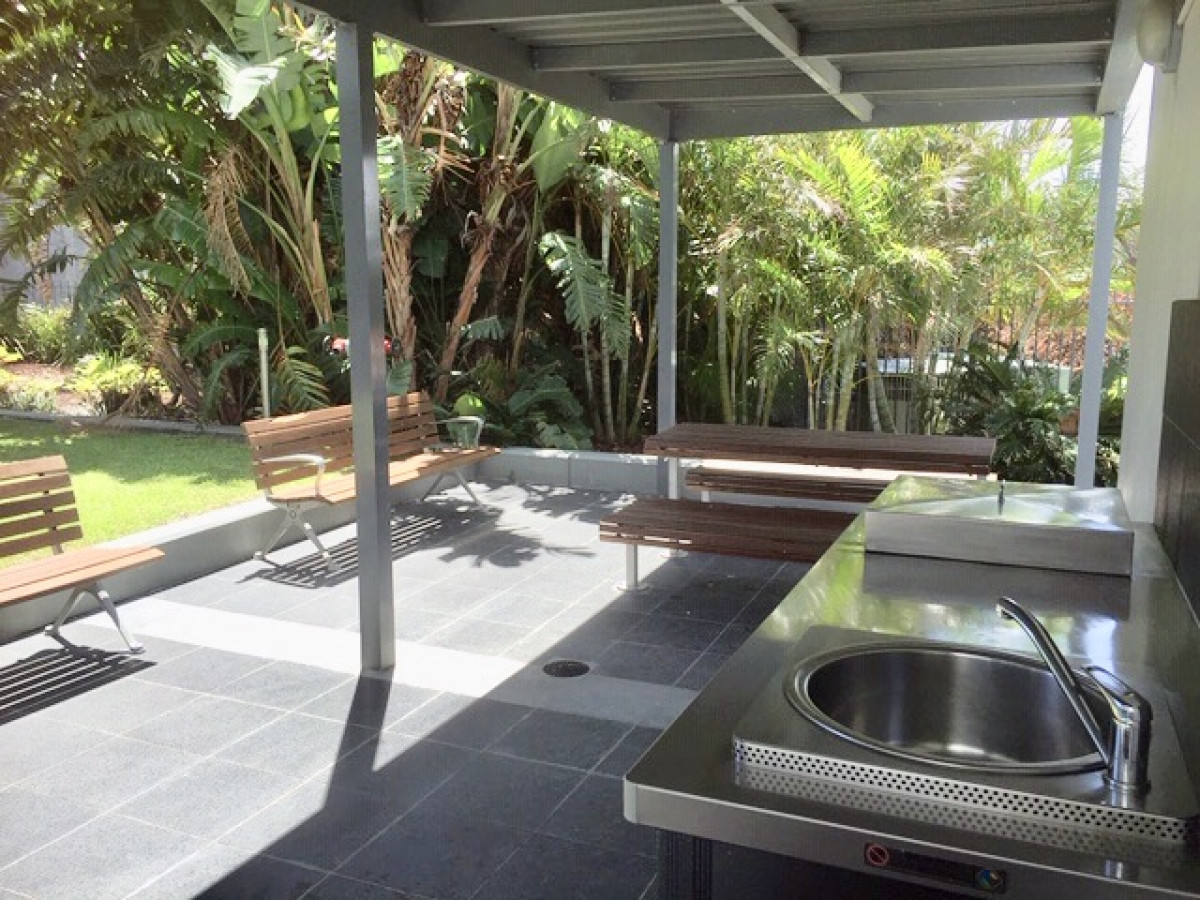 4 Como Crescent, Southport, Australia 4215, 2 Bedrooms Bedrooms, ,2 BathroomsBathrooms,Apartment,For sale,Como Crescent,1192