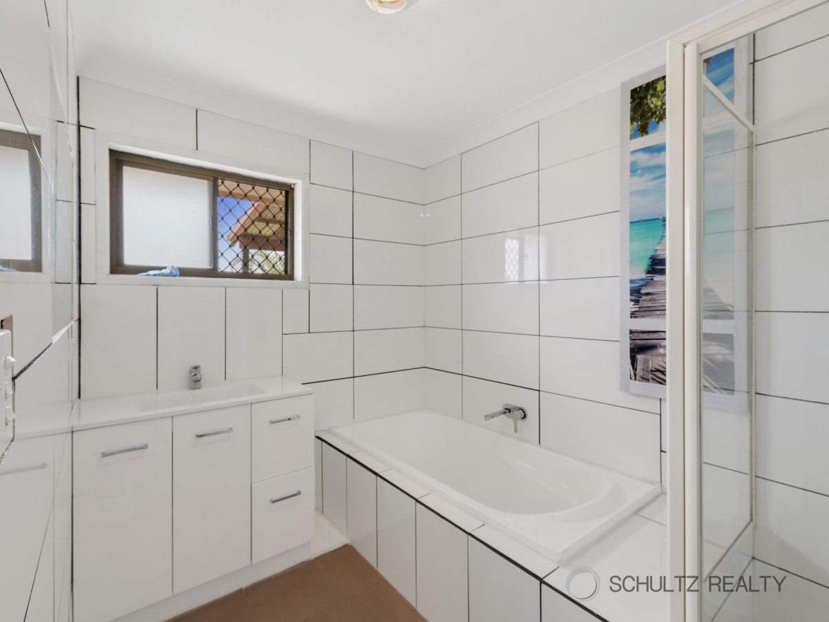 19 Vermont Crescent, Mount Warren Park, Australia 4207, 6 Bedrooms Bedrooms, ,2 BathroomsBathrooms,House,Sold,Vermont Crescent,1197