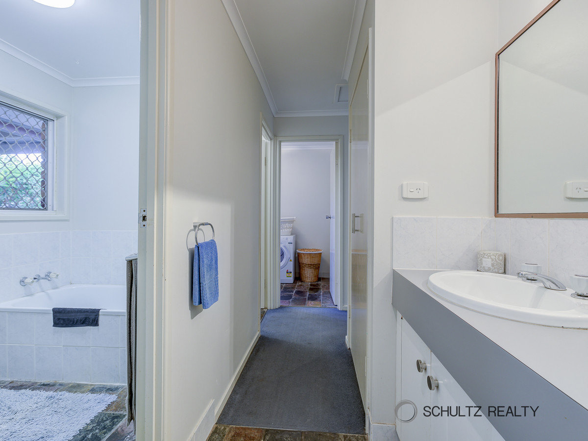 23 Kaiser Drive, Windaroo, Australia 4207, 4 Bedrooms Bedrooms, ,1 BathroomBathrooms,House,Sold,Kaiser Drive,1201