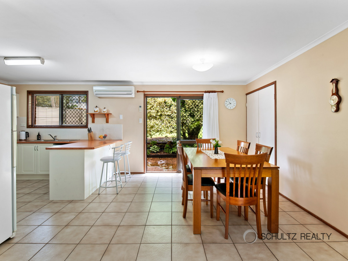 7 Eastwell Court, Mount Warren Park, Australia 4207, 5 Bedrooms Bedrooms, ,2 BathroomsBathrooms,House,Sold,Eastwell Court,1204