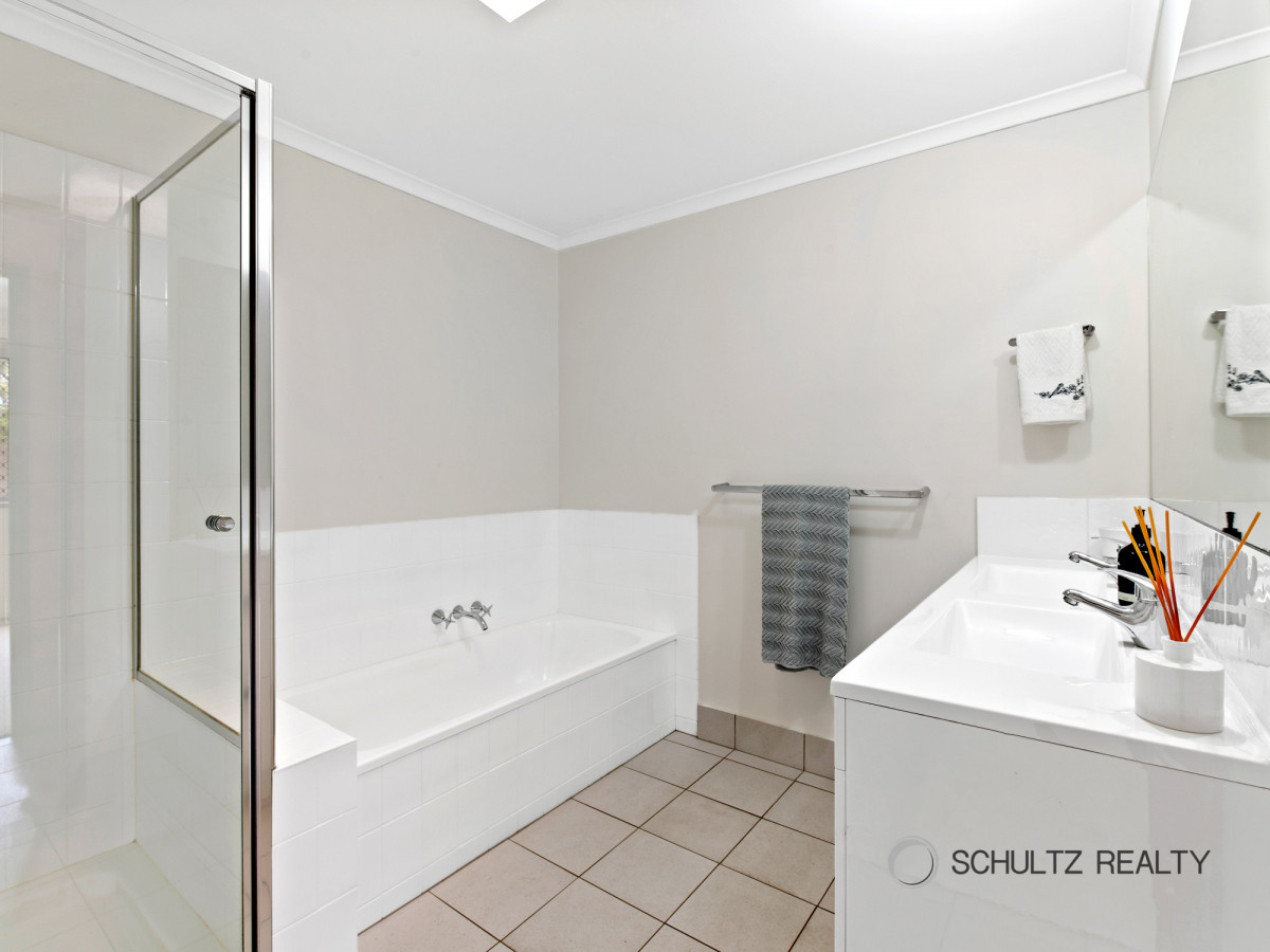 7 Eastwell Court, Mount Warren Park, Australia 4207, 5 Bedrooms Bedrooms, ,2 BathroomsBathrooms,House,Sold,Eastwell Court,1204