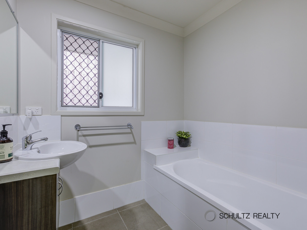 16 Bahrs Point Drive, Bahrs Scrub, Australia 4207, 2 Bedrooms Bedrooms, ,1 BathroomBathrooms,Duplex,Sold,Bahrs Point Drive,1216