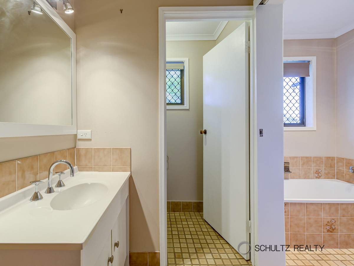 2 Molyu Court, Mount Warren Park, Australia 4207, 3 Bedrooms Bedrooms, ,1 BathroomBathrooms,House,Sold,Molyu Court,1225