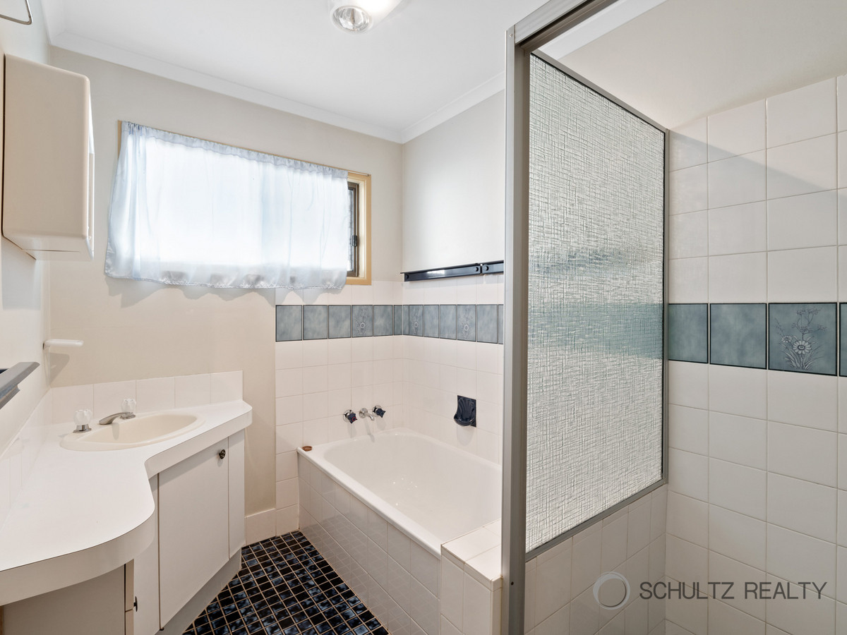 32 Rochester Drive, Mount Warren Park, Australia 4207, 3 Bedrooms Bedrooms, ,1 BathroomBathrooms,House,Sold,Rochester Drive,1244