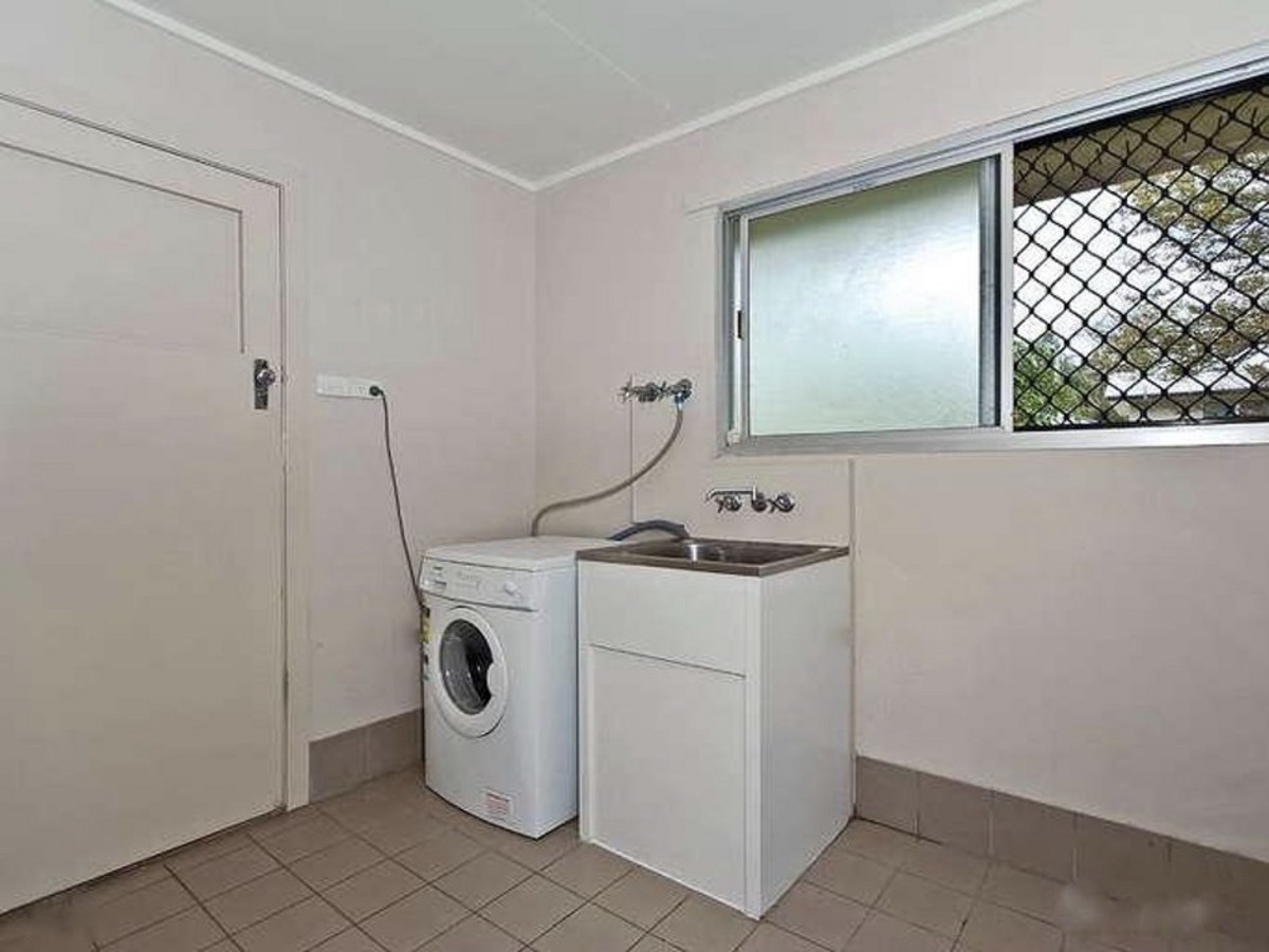 4 Solar Street, Beenleigh, Australia 4207, 5 Bedrooms Bedrooms, ,2 BathroomsBathrooms,House,For sale,Solar Street,1247