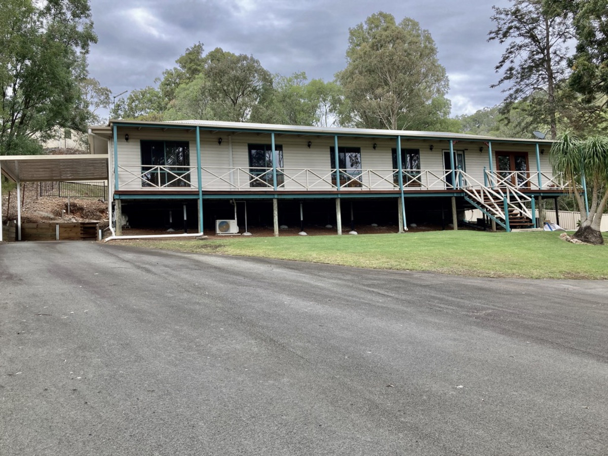 10-12 Hillview Crescent, Bahrs Scrub, Australia 4207, 4 Bedrooms Bedrooms, ,2 BathroomsBathrooms,House,For sale,Hillview Crescent,1249