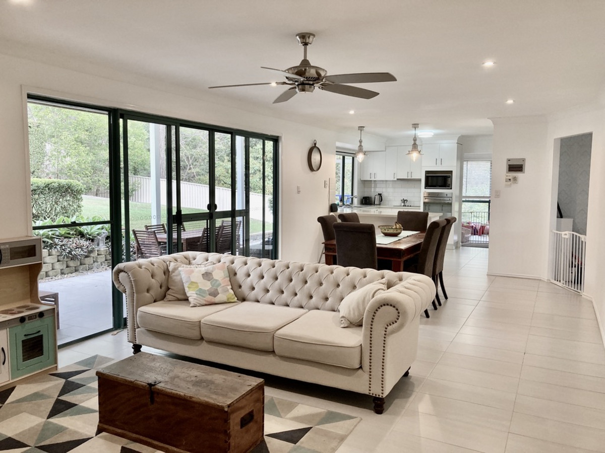 10-12 Hillview Crescent, Bahrs Scrub, Australia 4207, 4 Bedrooms Bedrooms, ,2 BathroomsBathrooms,House,For sale,Hillview Crescent,1249