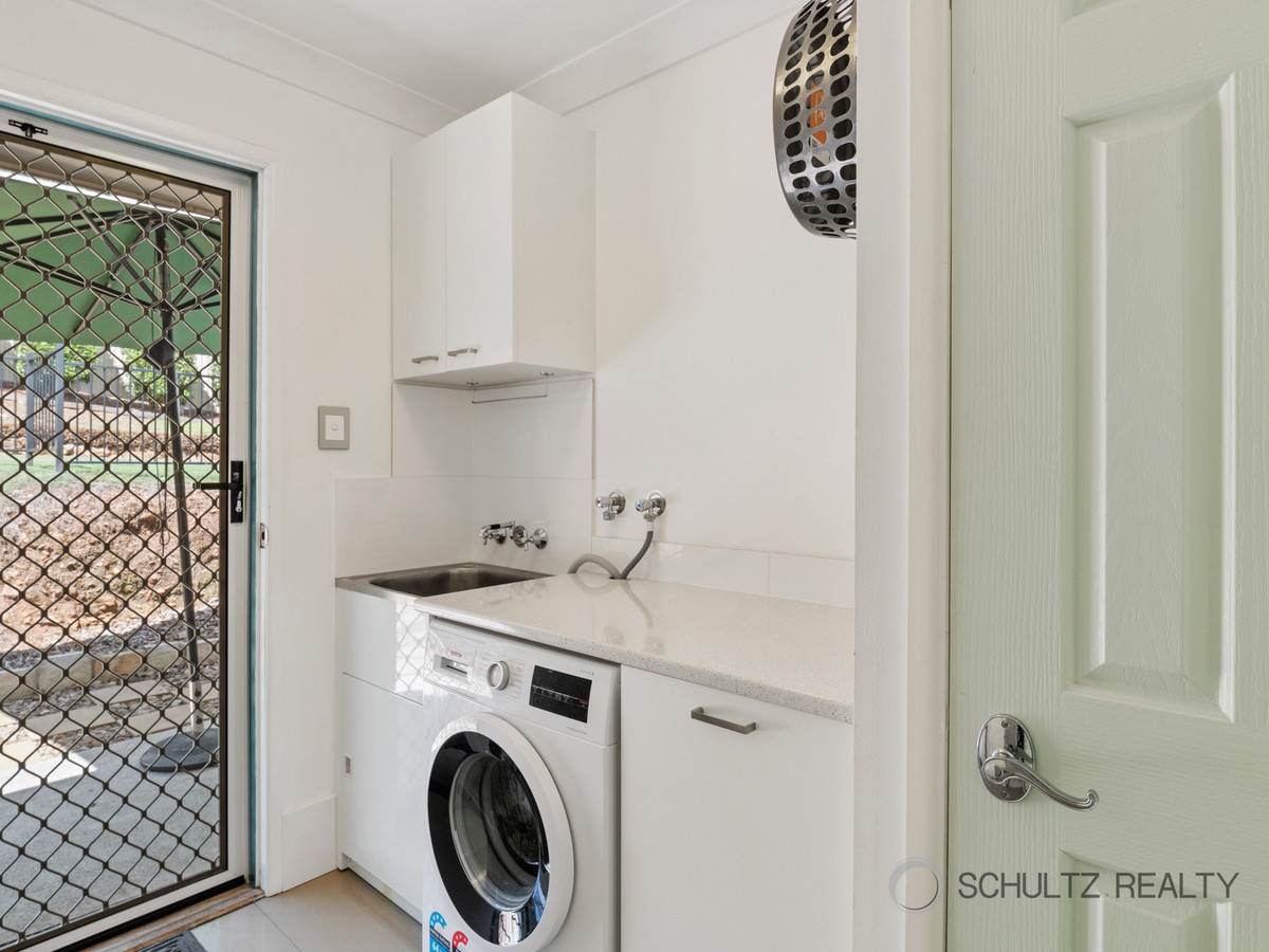 10-12 Hillview Crescent, Bahrs Scrub, Australia 4207, 4 Bedrooms Bedrooms, ,2 BathroomsBathrooms,House,For sale,Hillview Crescent,1249