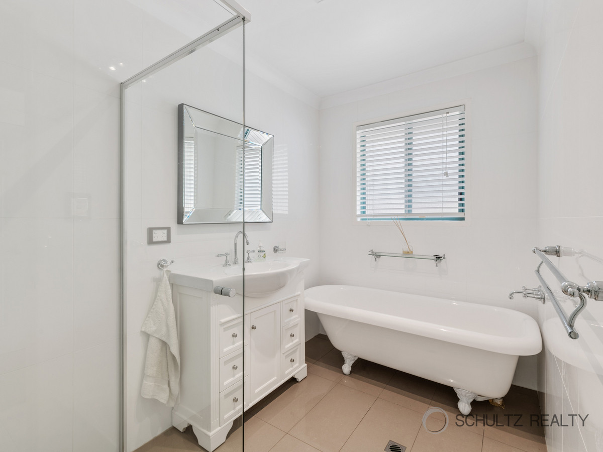 10-12 Hillview Crescent, Bahrs Scrub, Australia 4207, 4 Bedrooms Bedrooms, ,2 BathroomsBathrooms,House,For sale,Hillview Crescent,1249
