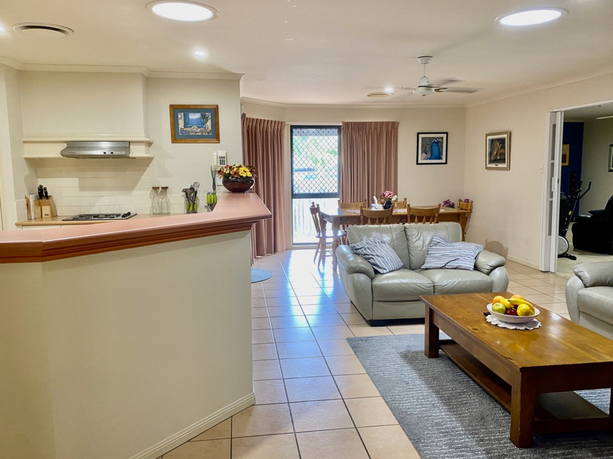 14 Forestglen Crescent, Bahrs Scrub, Australia 4207, 4 Bedrooms Bedrooms, ,2 BathroomsBathrooms,House,For sale,Forestglen Crescent,1269