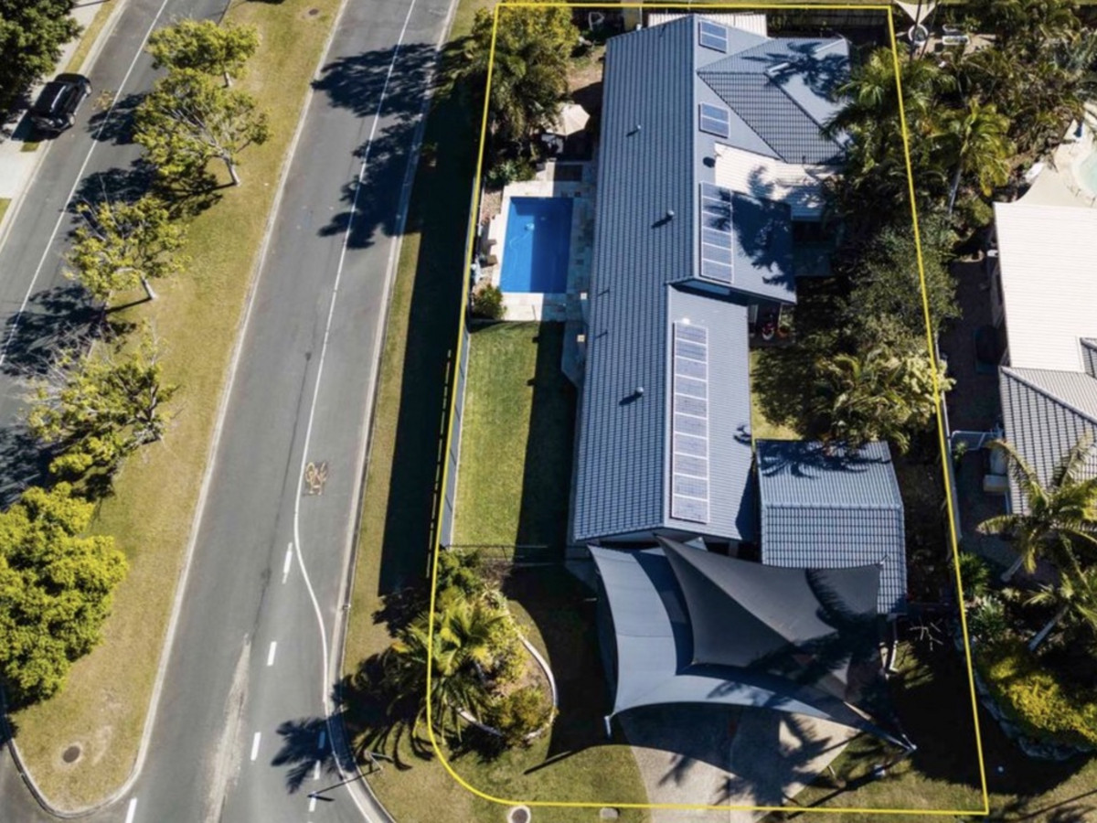 2 Lenna Court, Mount Warren Park, Australia 4207, ,3 BathroomsBathrooms,House,For sale,Lenna Court,1272