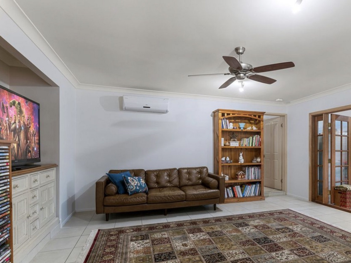 2 Lenna Court, Mount Warren Park, Australia 4207, ,3 BathroomsBathrooms,House,For sale,Lenna Court,1272