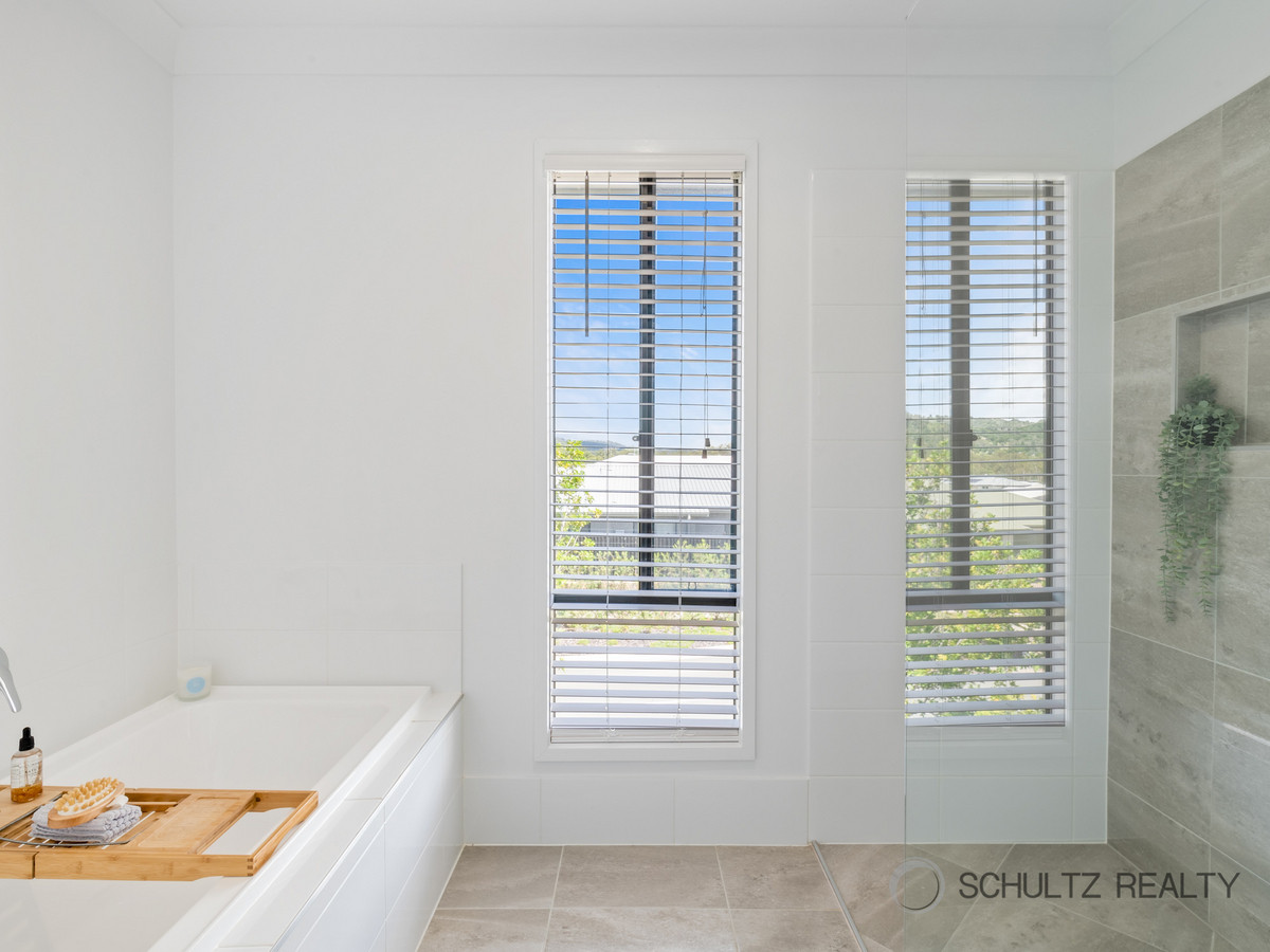 1 Bronzewing Circuit, Bahrs Scrub, Australia 4207, 4 Bedrooms Bedrooms, ,2 BathroomsBathrooms,House,Sold,Bronzewing Circuit,1276