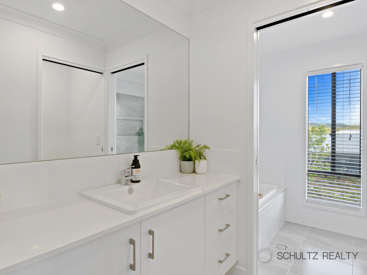 1 Bronzewing Circuit, Bahrs Scrub, Australia 4207, 4 Bedrooms Bedrooms, ,2 BathroomsBathrooms,House,Sold,Bronzewing Circuit,1276