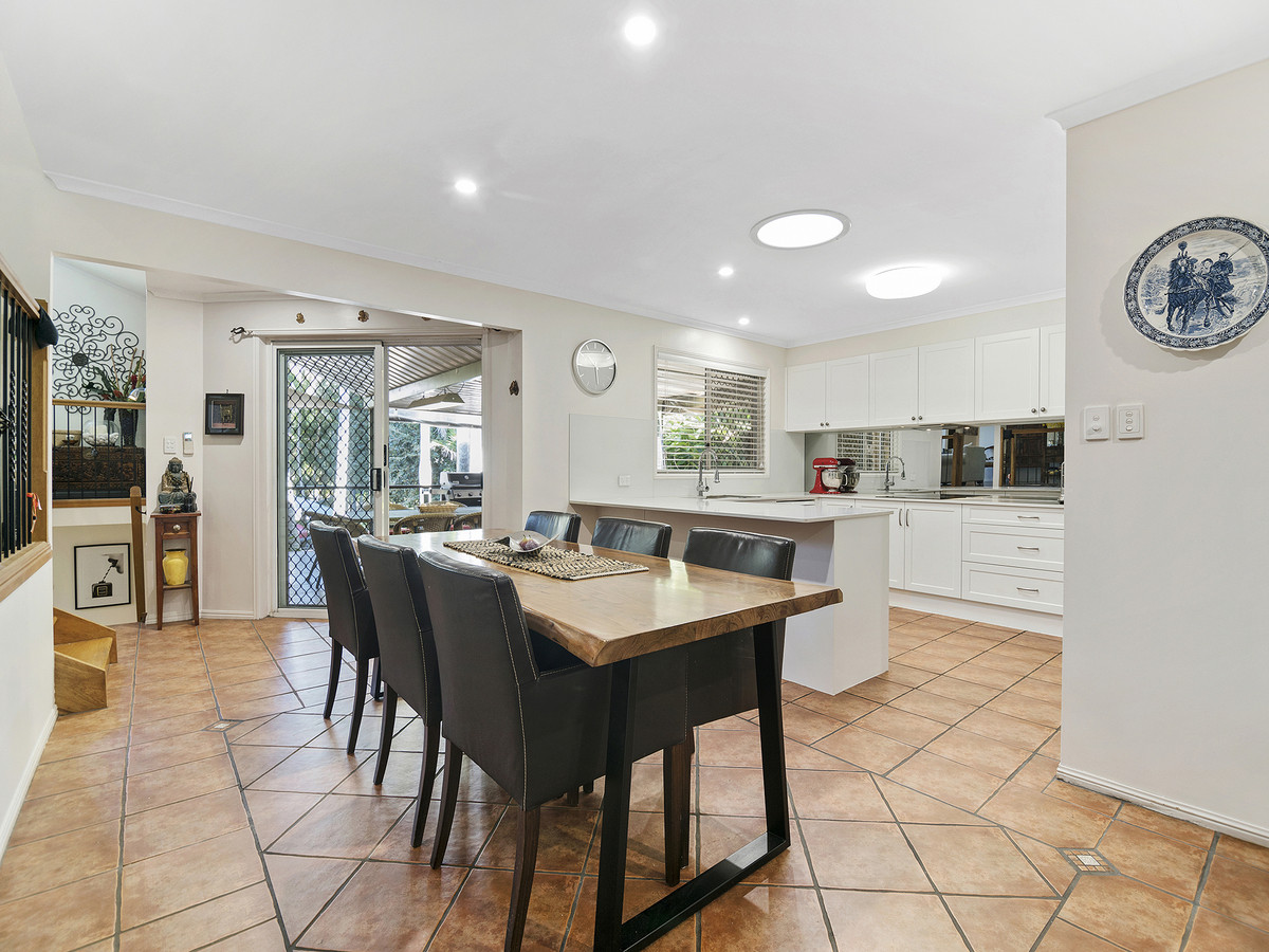 262 Mount Warren Boulevard, Mount Warren Park, Australia 4207, 4 Bedrooms Bedrooms, ,2 BathroomsBathrooms,House,For sale,Mount Warren Boulevard,1310