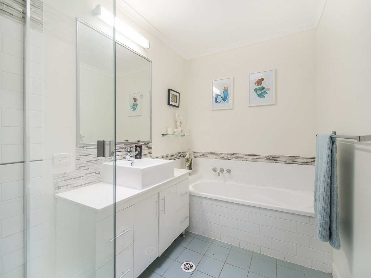 262 Mount Warren Boulevard, Mount Warren Park, Australia 4207, 4 Bedrooms Bedrooms, ,2 BathroomsBathrooms,House,For sale,Mount Warren Boulevard,1310