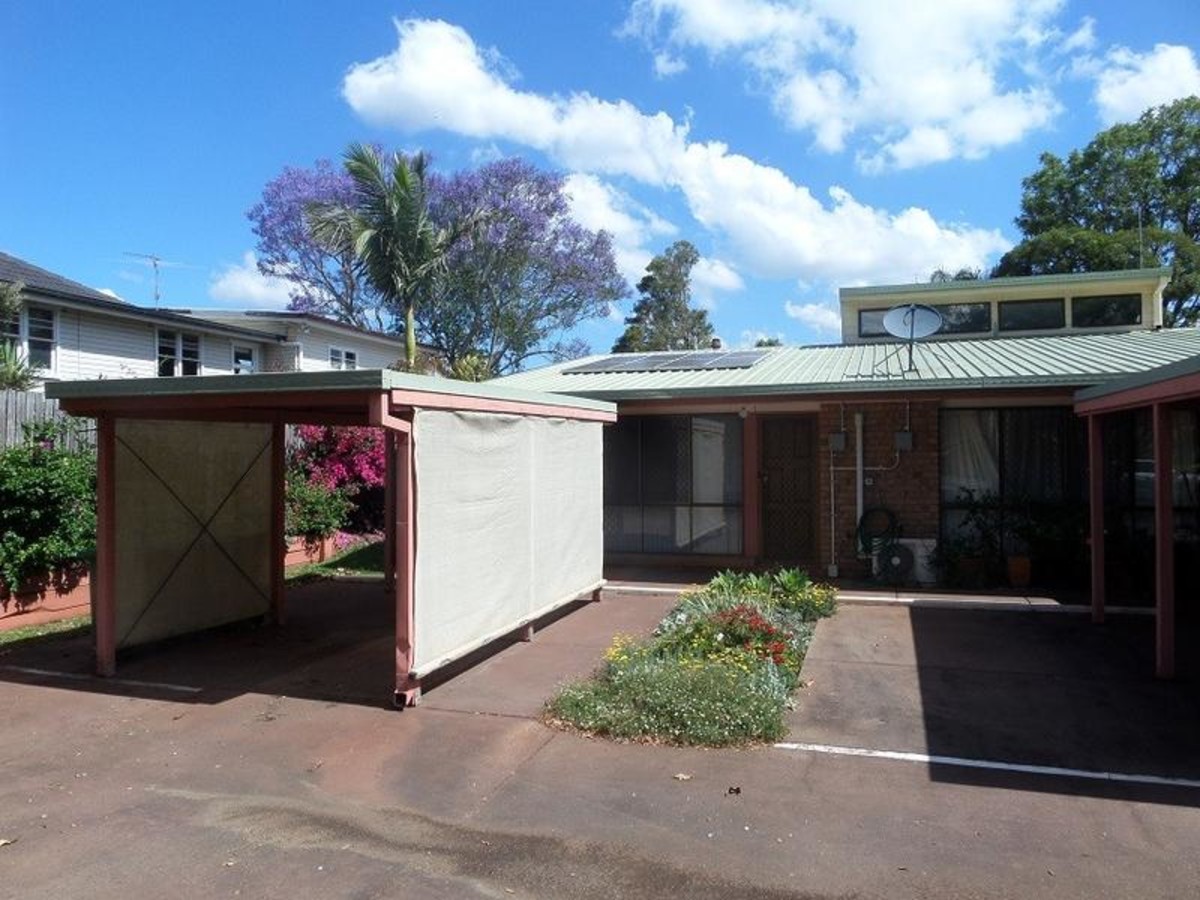 RARE PET FRIENDLY UNIT IN IDEAL LOCATION RealWay Toowoomba