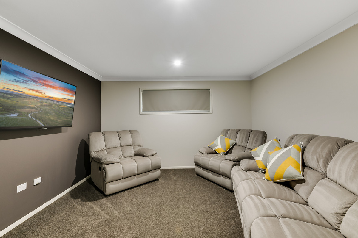 Stunning Family Home In Sorrento Estate Realway Toowoomba