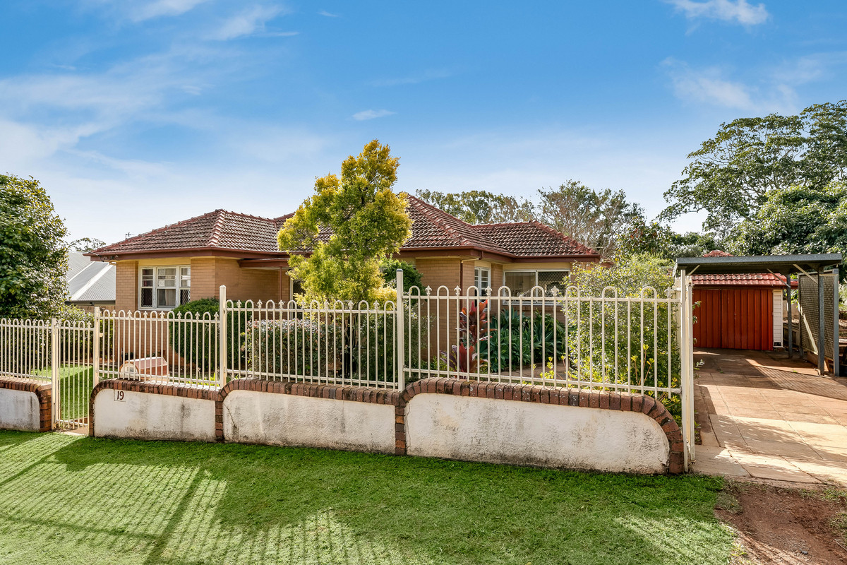 Best Value Brick In SoughtAfter Location! RealWay Toowoomba