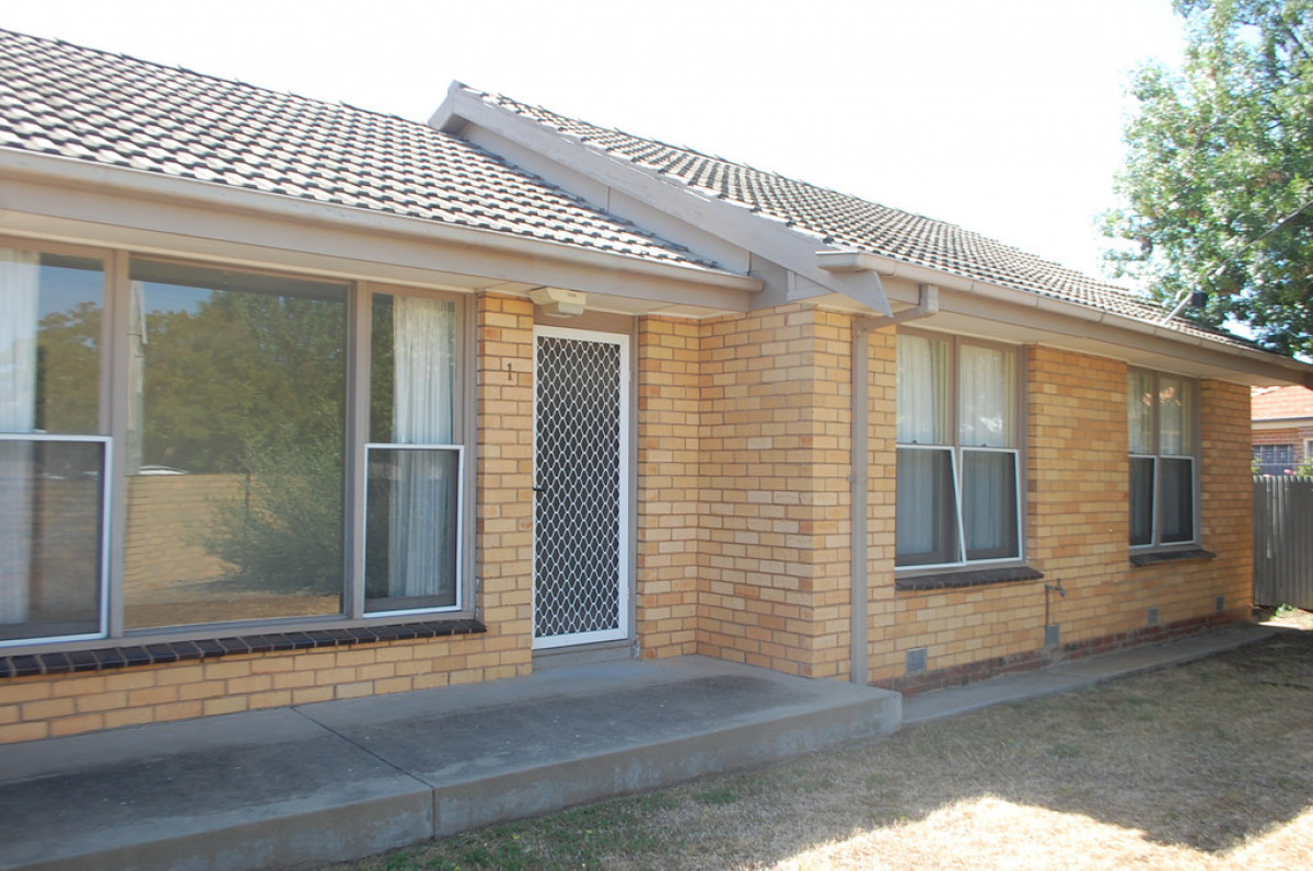 THREE BEDROOM UNIT Kevin Hicks Real Estate