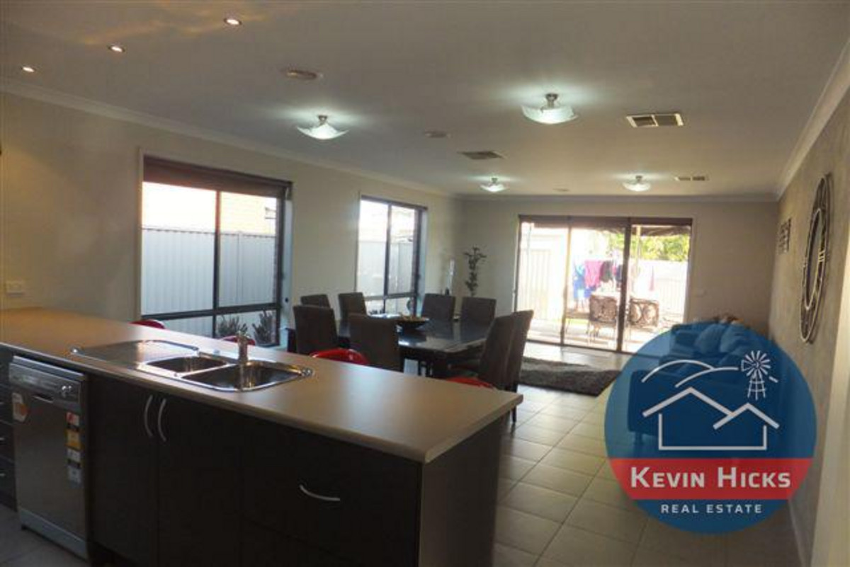 FAMILY HOME Kevin Hicks Real Estate