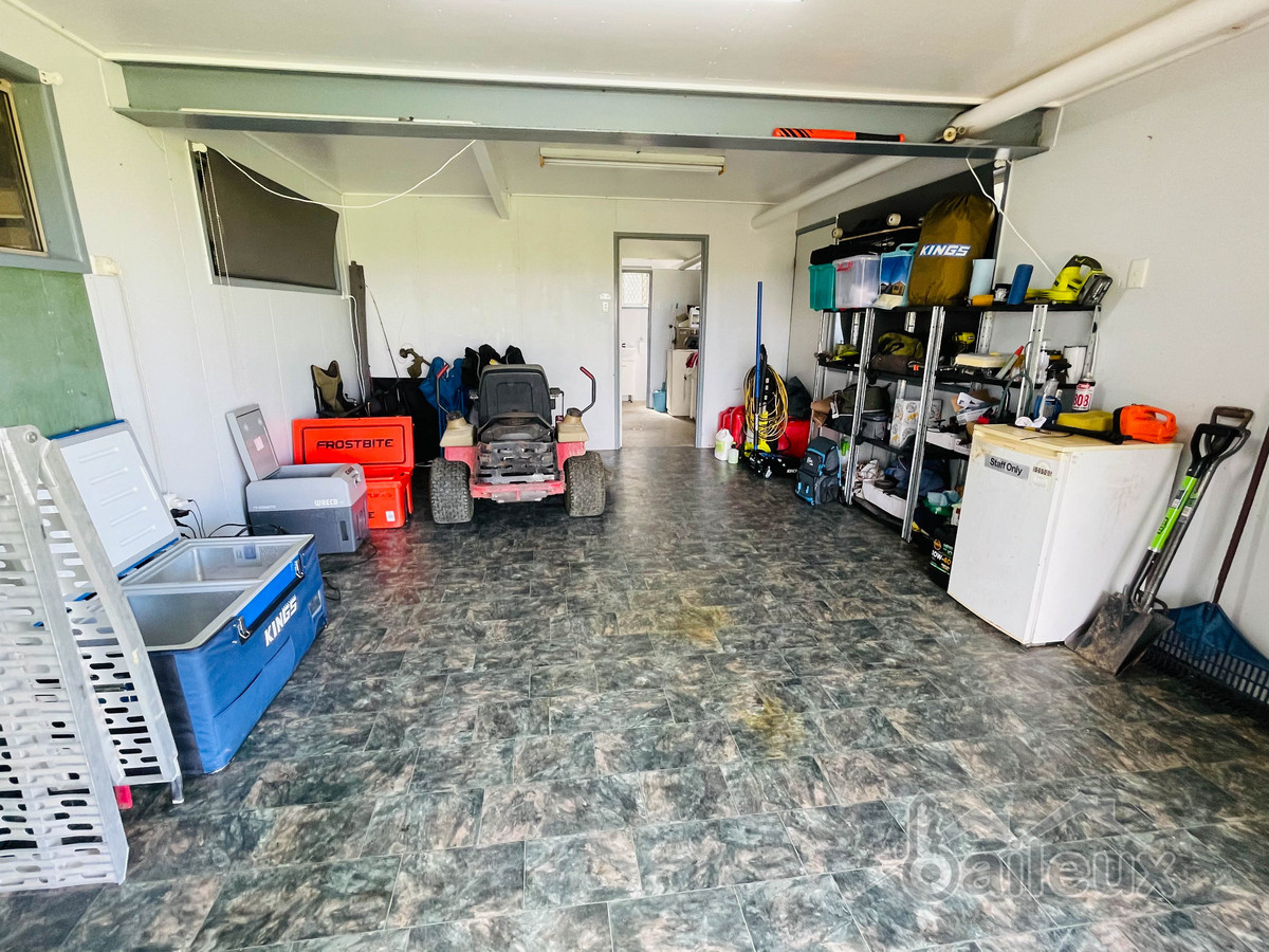 Break Lease House and acreage, in the beautiful Munbura countryside