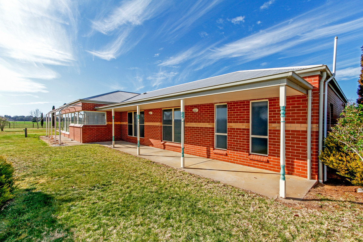 Prestigious Farm with Landing Strip Wellington Real Estate Pty Ltd