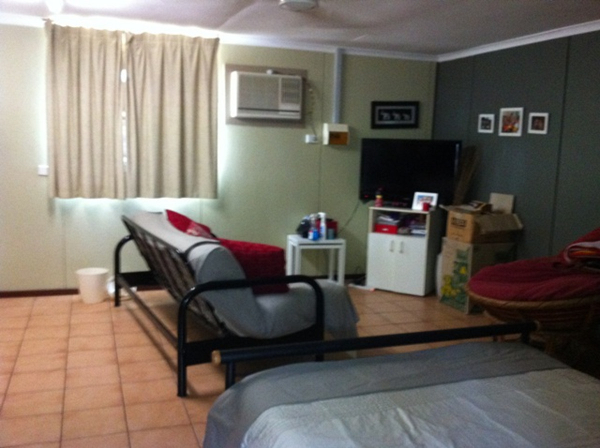 FURNISHED STUDIO - Hutchinson Real Estate