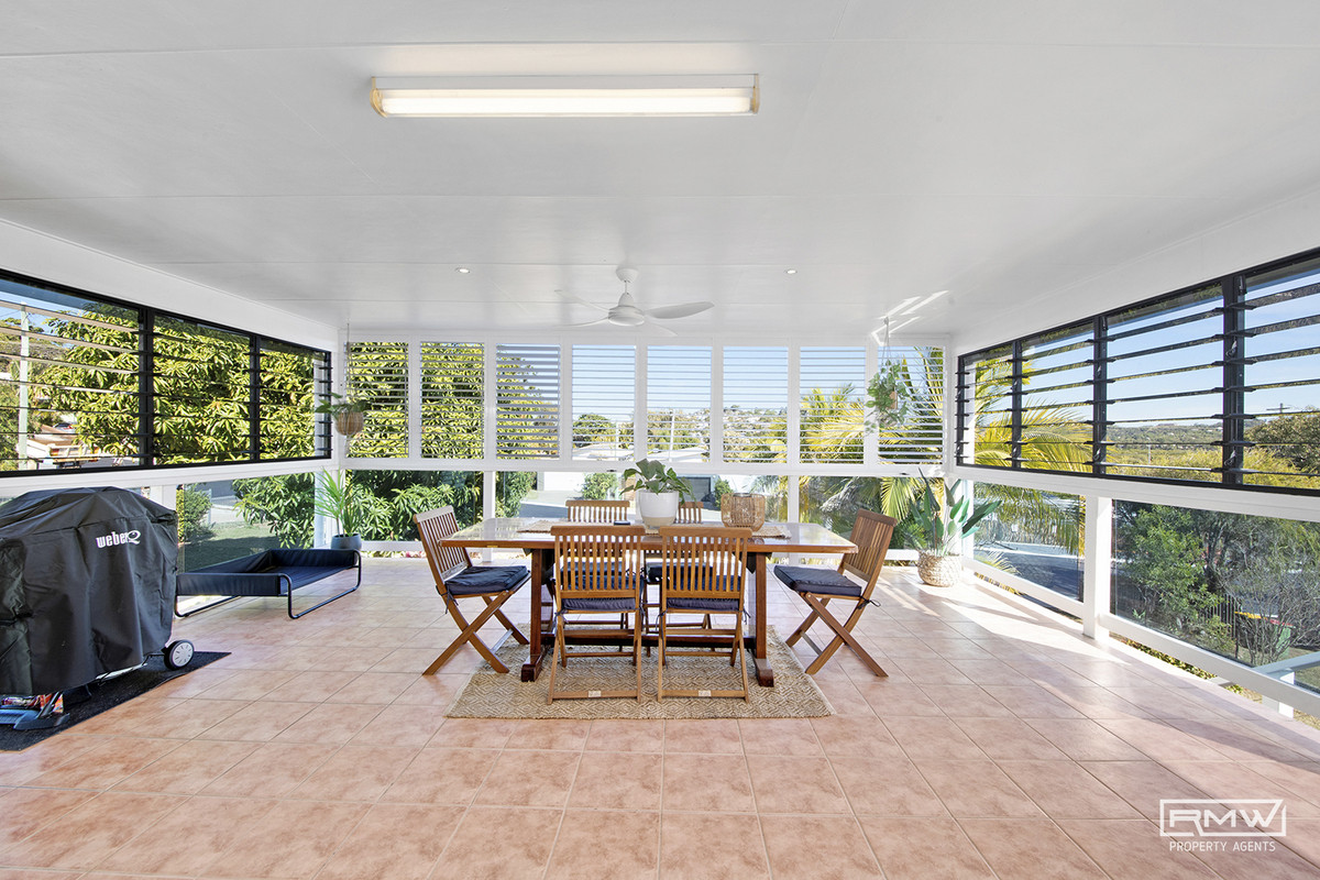 Beautiful Cooee Bay Beach House boasting Genuine Dual Living! RMW
