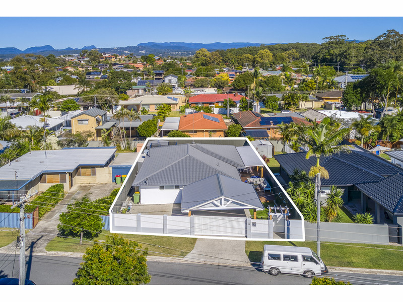 10 Lesley Avenue, Miami Qld 4220 John Reid Real Estate