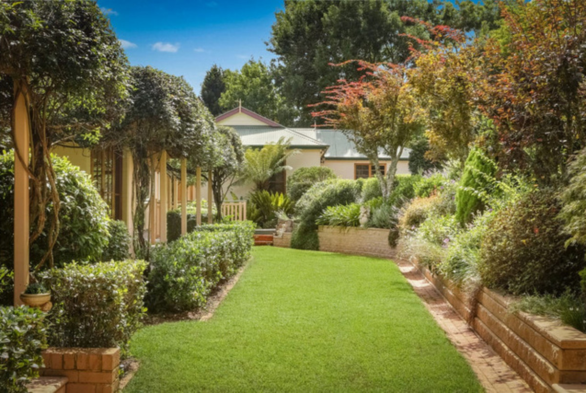 HOLGATE RECORD by Adrienn Stenner Property Central