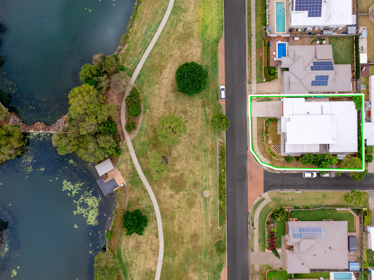 Breathtaking Outlook Over the Lake Innov8 Property