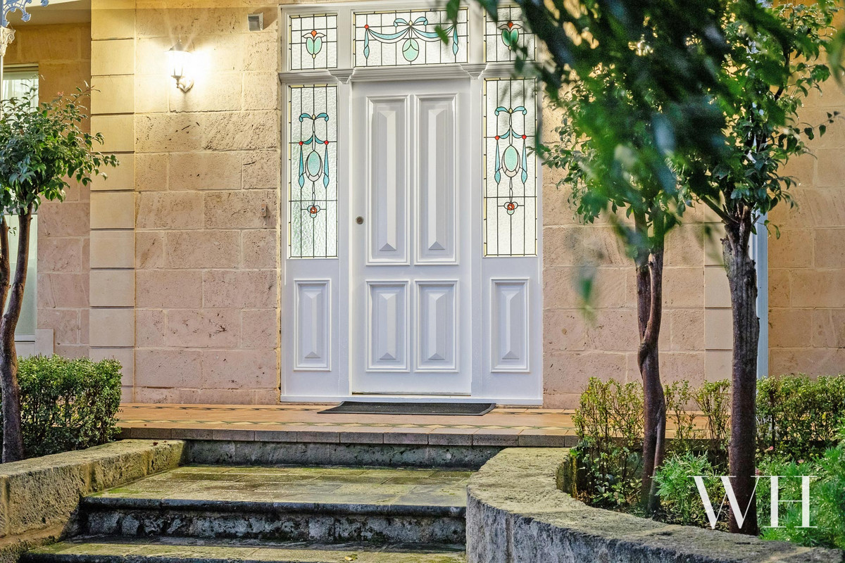 Classical Architecture Meets Coastal New World Style White House