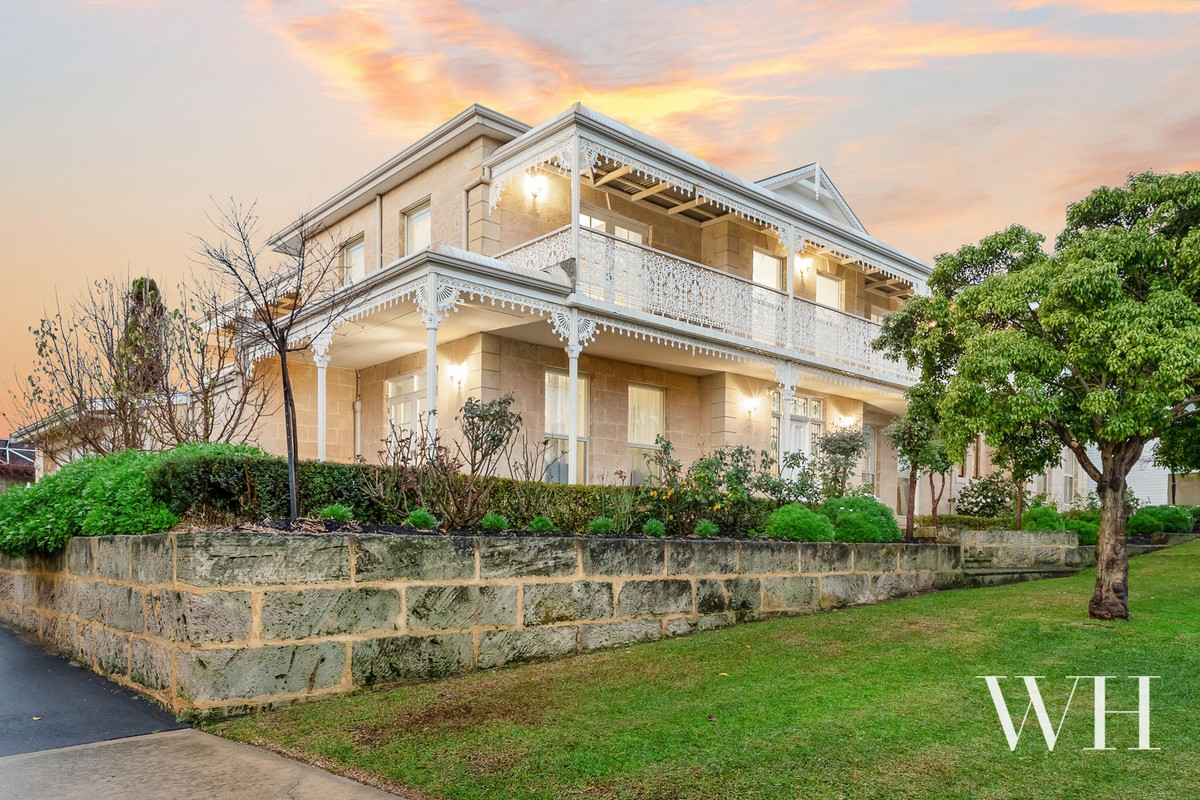Classical Architecture Meets Coastal New World Style White House