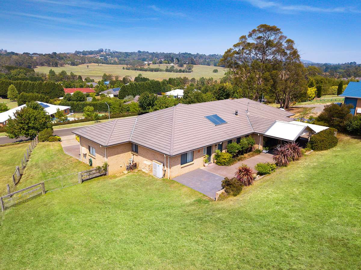 Commanding Views Hindmarsh & Walsh Property