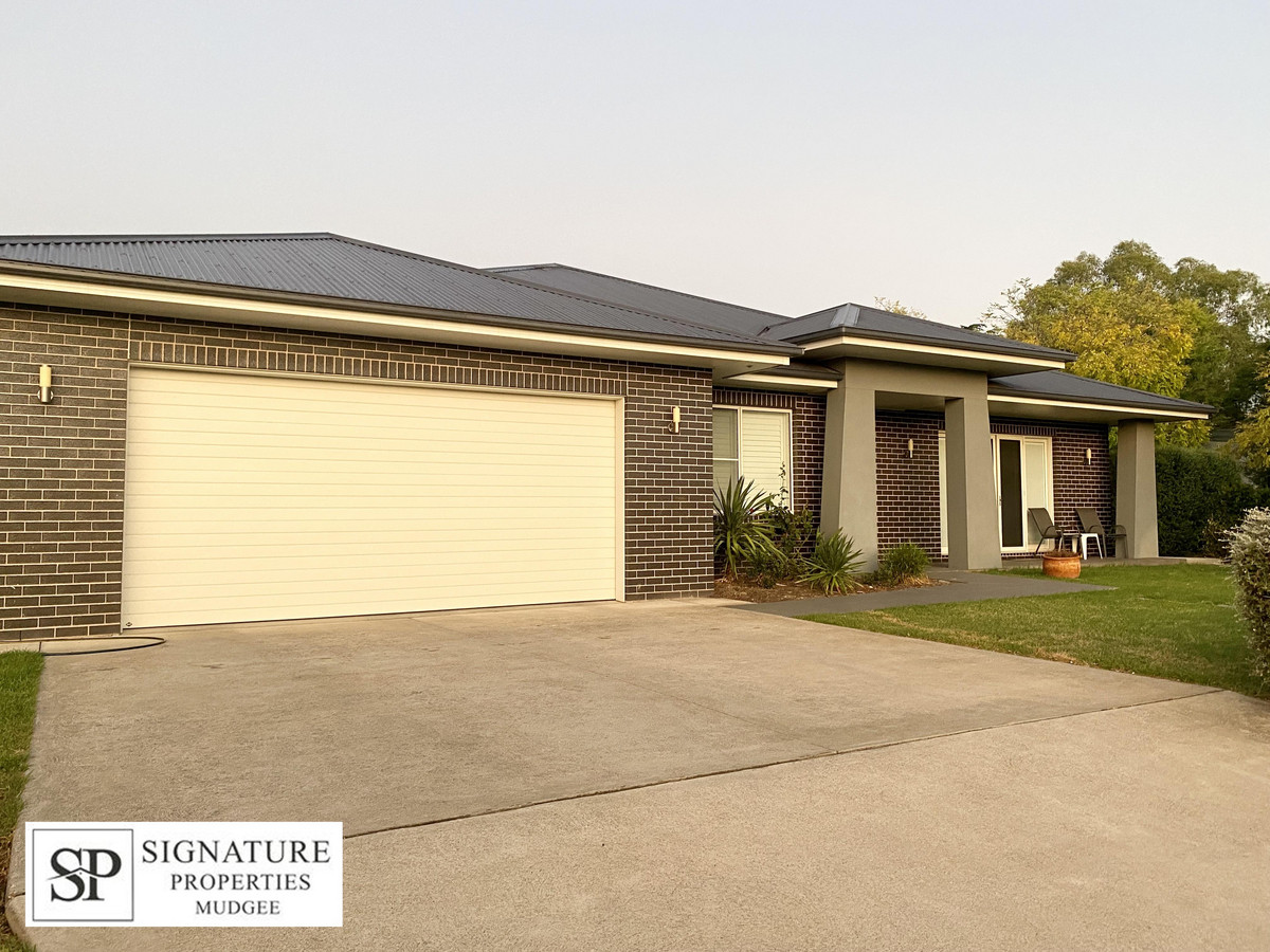  Contemporary Four Bedroom Home in South Mudgee