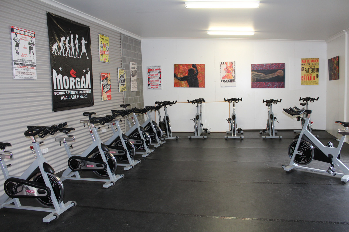  Fully Equipped Gym For Lease